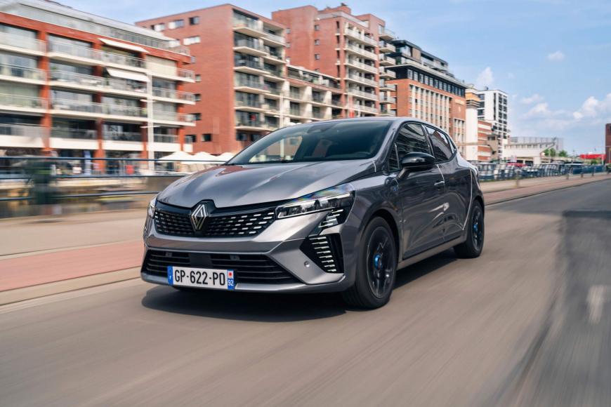 Nové vozidlá v Payless Gigarent: Renault Clio Esprit Alpine, Peugeot 3008 Hybrid a Škoda Superb Sportline